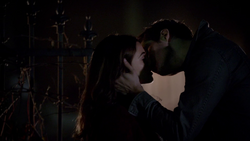 The Originals 4x11 Kol & Davina leave town together + Kiss 