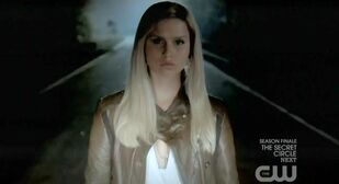 The-Vampire-Diaries-S3x22-Rebekah-trying-to-kill-Elena