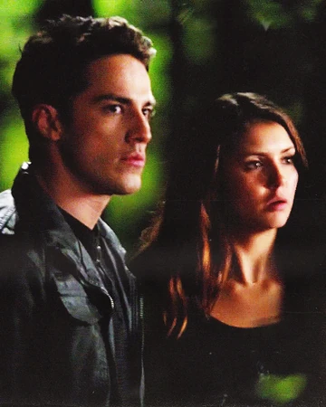 Elena Und Tyler Vampire Diaries Wiki Fandom Elena gilbert is the central character, the heroine and the protagonist of the vampire diaries novel series. elena und tyler vampire diaries wiki