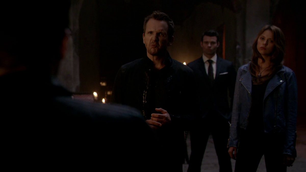 The Originals 2x02 Klaus undaggers Kol (Flashback Elijah, Klaus & Kol) on  Make a GIF