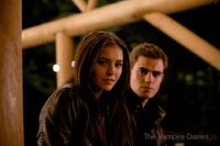 1x01 Pilot-Elena-Stefan-09