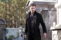 2x15 They All Asked For You-Klaus-05