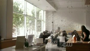 ...und zerstört die Fenster