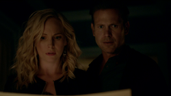 Hated alaric in this scene. #carolineforbes #alaricsaltzman