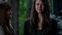 TVD504-175-Bonnie Bennett's Funeral-Bonnie-Elena.png (2.23 MB)