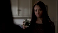 TVD317-166~Elena-Herbs-Bonnie.png (1.07 MB)