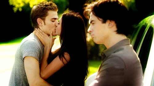 Damon elena und kuss der erste ist wann von Staffel 2: