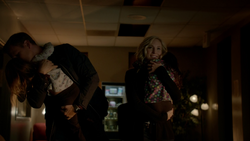 The Vampire Diaries 7x13  Caroline and Alaric with the twins