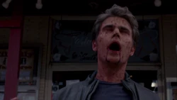 Stefan leidet in der Sonne.