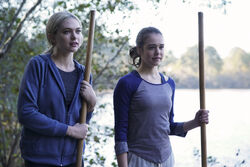1x10 There's a World Where Your Dreams Came True-Lizzie-Josie