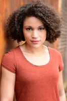 Gabrielle Byndloss as Female Student