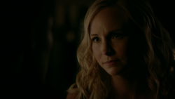 The Vampire Diaries: 8x07 - Josie and Lizzie hug Caroline, Sybil