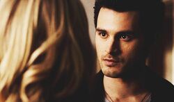 Enzo talking with Caroline 5x17