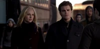 Caroline and Stefan talking with Enzo 5x16.png (276 KB)