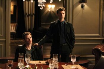 3x13 Bringing Out The Dead-Klaus-Elijah