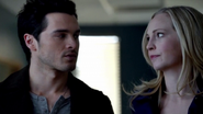 Enzo and Caroline in 5x17