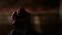 Stefan hand with Enzo's heart 5x19