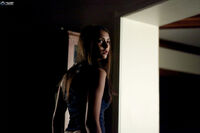 1x04 Family Ties-Elena-02