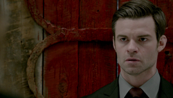 Elijah sees Hayley and Hope in his mind