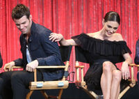 Daniel Gillies, Phoebe Tonkin