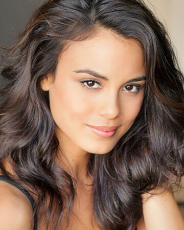 Nathalie Kelley The Vampire Diaries Wiki Fandom Emadd7amthe same old someone that i knew. nathalie kelley the vampire diaries