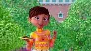 "Why, thank you, kindly. I'm Edna Peepleson, and I just wanted to welcome you to the neighborhood. I live right next door with my twinigans, Edgar and Poppy."