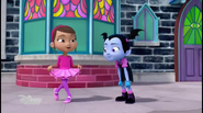 Vampirina Ballerina 01