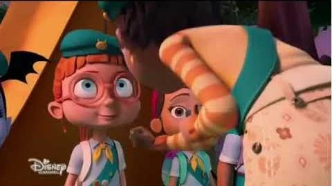 Renee_and_Tiffany_given_hiking_badges