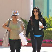Family Of Vanessa Vanessahudgens Wikia Fandom Moi j'habite a tree hill ! family of vanessa vanessahudgens