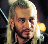 Геральт в сериале.jpg (31 КБ) Взрослый Геральт в сериале «Ведьмак»