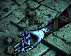 Фигурка Трисс в руках Ассирэ