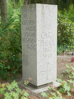 Grabstein von Carl Thiel auf dem Sankt-Matthias-Friedhof in Berlin-Tempelhof