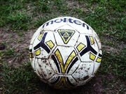 Fußball mit dem früheren Logo von Alemannia Aachen