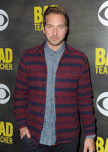 Ryan Hansen 01