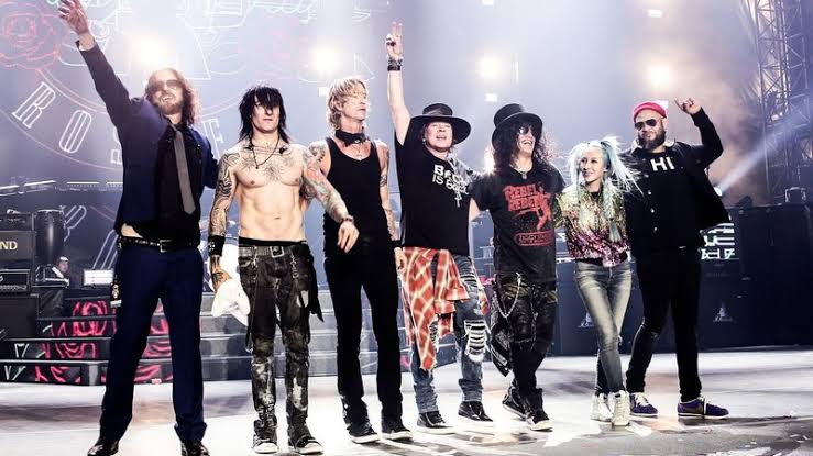 Guns N' Roses jams way into Rock Hall