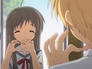 Yukine chỉ cho Sunohara cách thực hiện thần chú tình yêu.