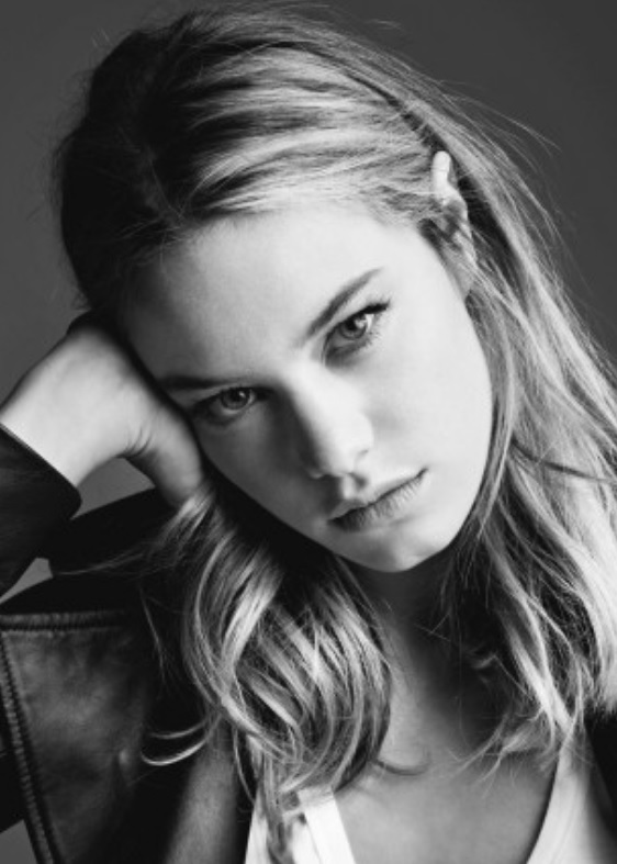 5 Days, 5 Looks, 1 Girl: Model Camille Rowe in Moynat
