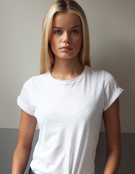 Fashion model Frida Aasen and their looks