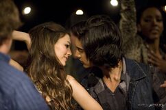 1x06-Tori-the-Zombie-Stills-HQ-avan-and-victoria-12214781-2560-1703