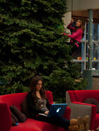 Victorious-christmas-tori-3