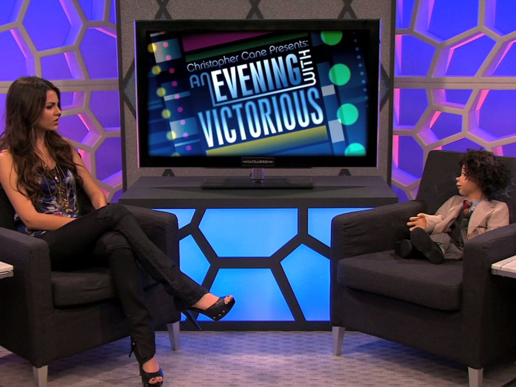Victoria Justice, Victorious Season 3 - Episode 19, Tori fixes Beck and  Jade.