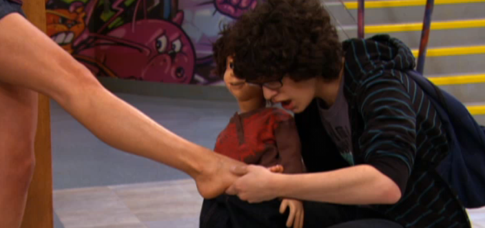 Elizabeth Gillies And Ariana Grande Feet