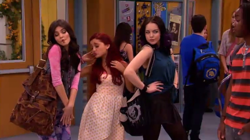 Tori,Jade,Cat say's I AM Tori Vega on Victorious 