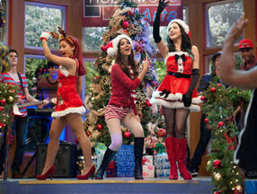 Victorious-christmas-tori-1.jpg