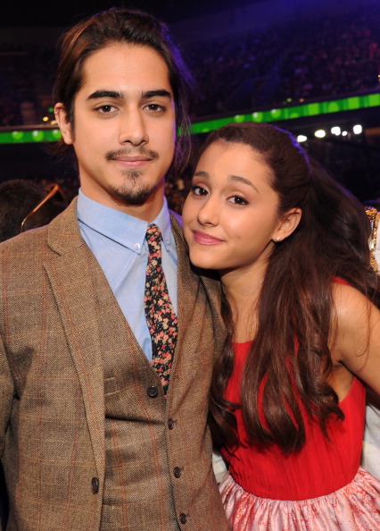 The 'Victorious' Cast Sends Love to Ariana Grande, Ariana Grande, Avan  Jogia, Daniella Monet, Elizabeth Gillies, Leon Thomas, Matt Bennett,  Victoria Justice, Victorious