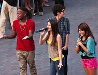 Victorious-flash-mob-1