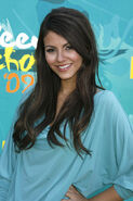 Victoria+Justice+Long+Hairstyles+Long+Side+vF0ONKIjToZl
