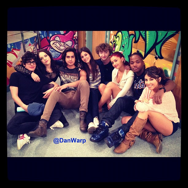 Ariana Grande, Victoria Justice & 'Victorious' Cast Have Virtual