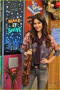 Victoria-justice-holidays-hollywood-arts-09