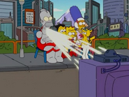 Homero disfrazado de Ultraman en "Los Simpsons (S15)".